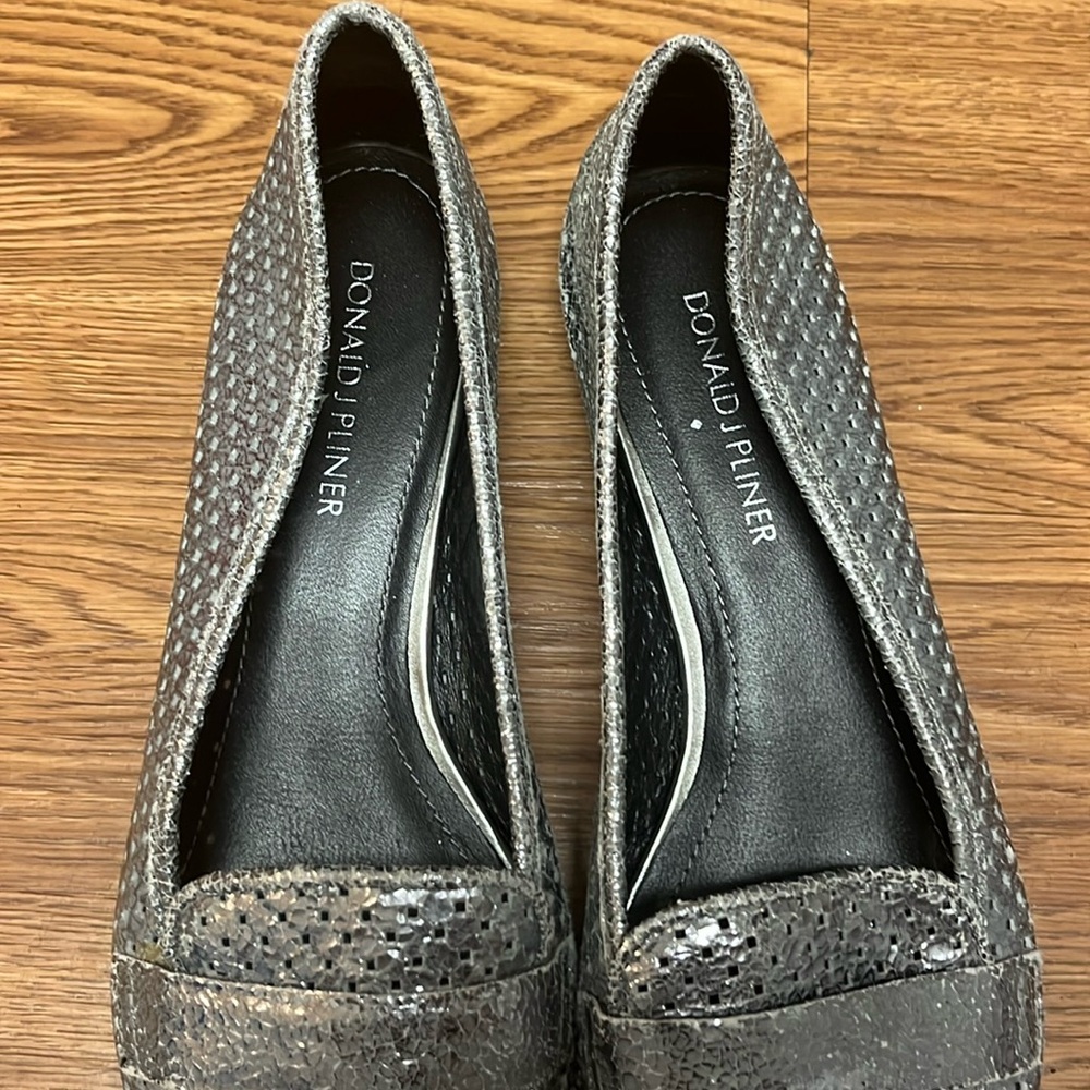 DONALD J PLINER Women's Ava Pointed Toe Metallic Loafers Silver Size 8M - Picture 5 of 12